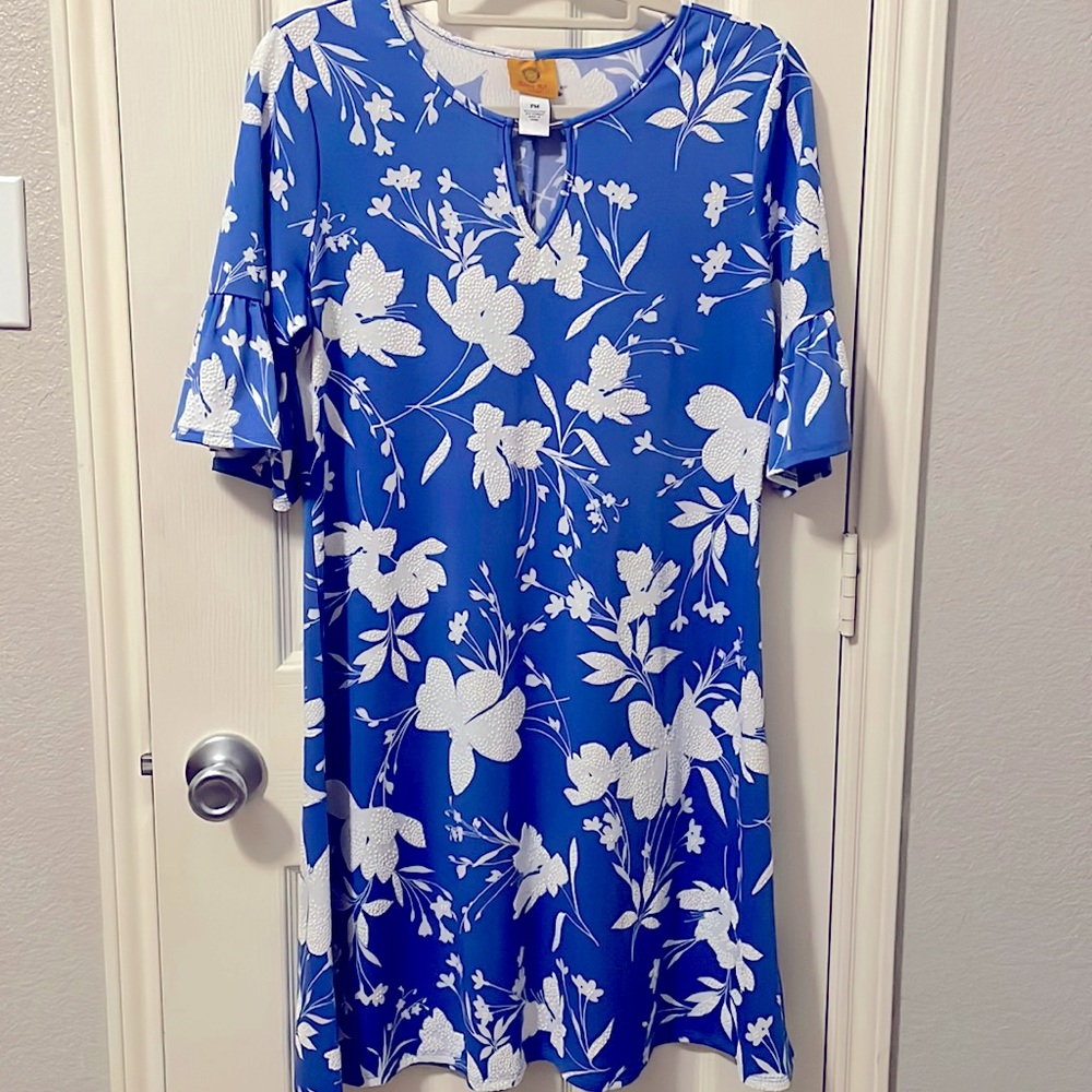 Clear out sale! Ruby Rd puff print flutter sleeve dress in light blue and white.